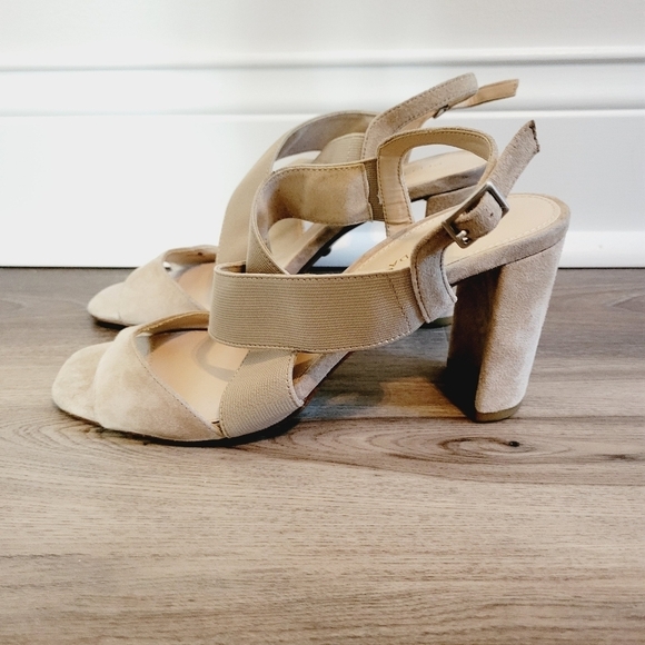 NEW Pelle Moda Cream Strap Sandals ,Size M - Picture 4 of 6